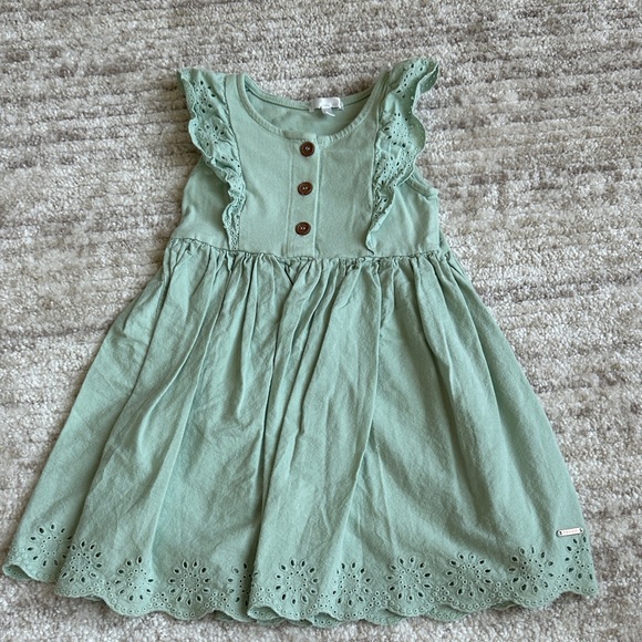 Charming Green Kids Dress with Lace Details - Picture 1 of 6